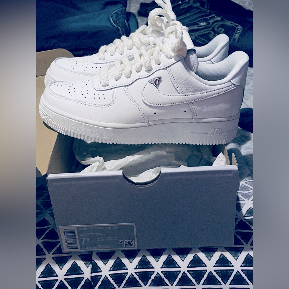 Women’s AIR FORCE 1  07 LV8